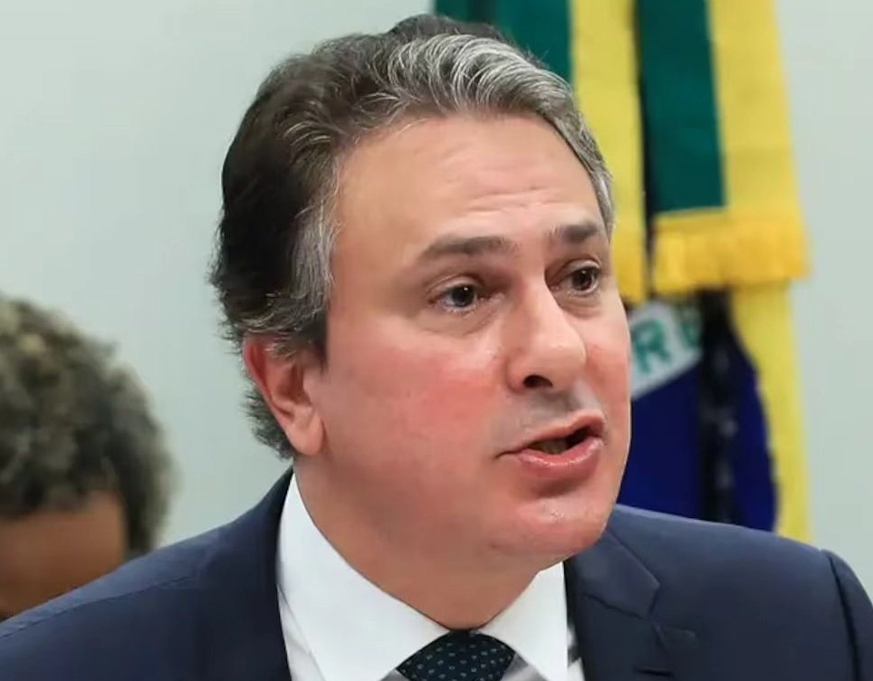 MEC estuda uso de inteligência artificial para corrigir redações do Enem
