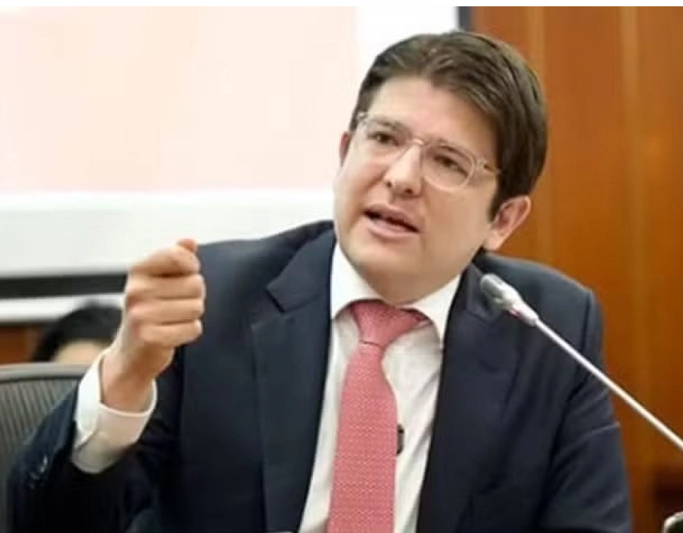 Senador e pré-candidato à presidência da Colômbia é baleado em ato de campanha