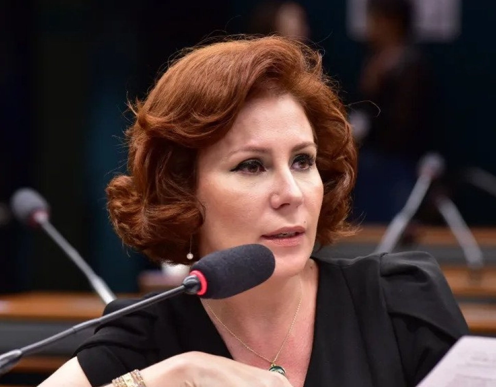 Brasil formaliza pedido de extradição de Carla Zambelli à Itália