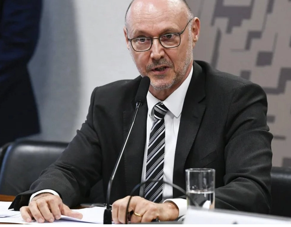 Agentes da Abin ameaçam greve e exigem saída de diretor indiciado pela PF