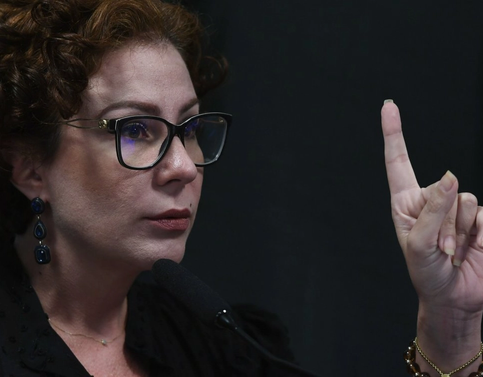 Condenada pelo STF, Carla Zambelli avalia disputar eleições na Itália