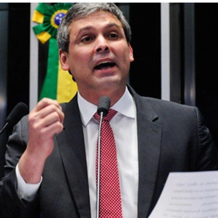 PT propõe projeto para limitar supersalários no serviço público