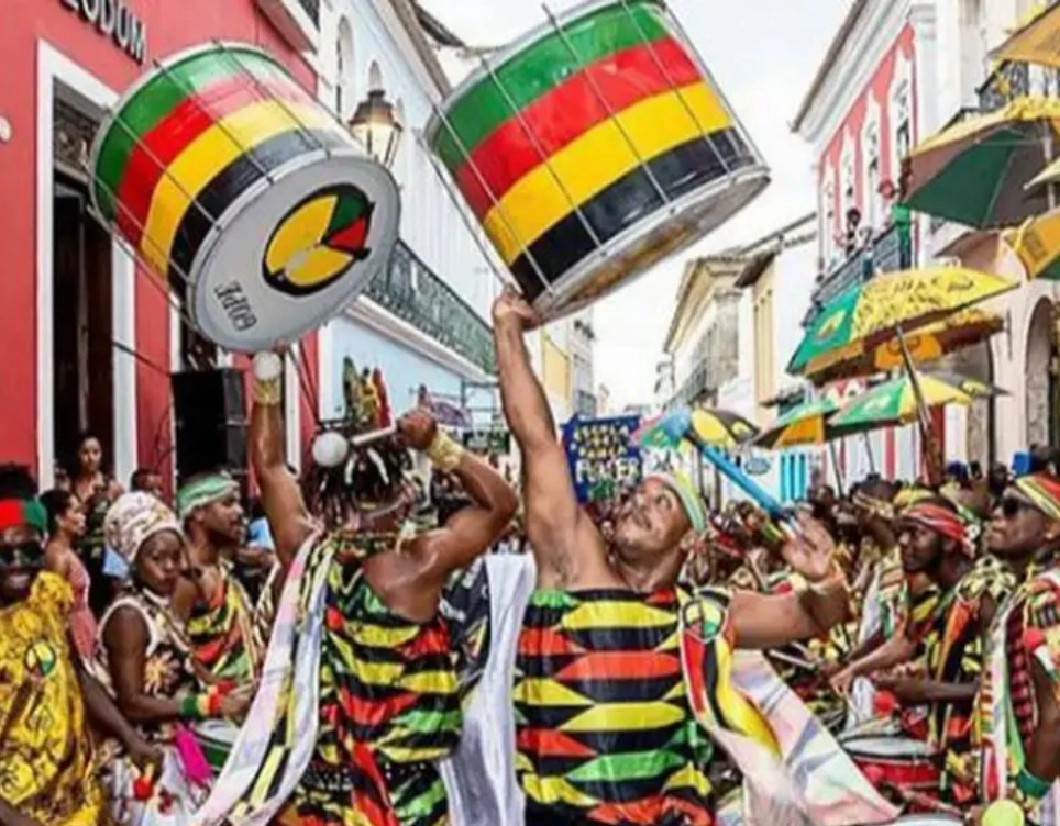Olodum é atração principal da Lavagem de Madeleine em Paris