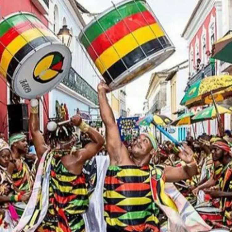 Olodum é atração principal da Lavagem de Madeleine em Paris