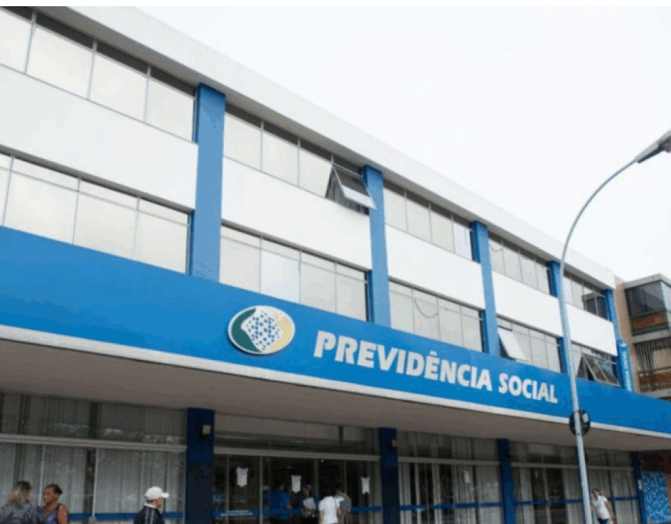 Homem invade agência do INSS em Salvador com galão de gasolina e ameaça começar incêndio