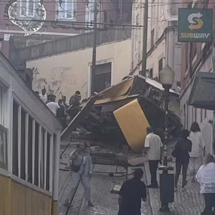 Acidente com bonde turístico deixa 15 mortos em Lisboa