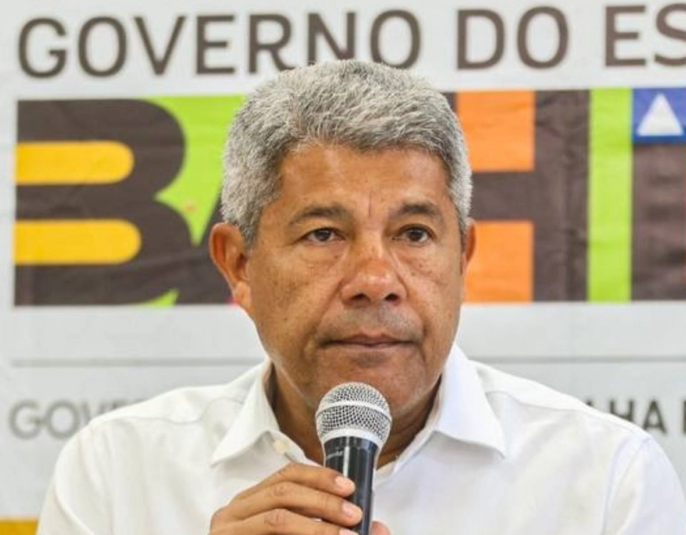 Jerônimo sanciona reajuste no serviço público e mudanças na PM do estado