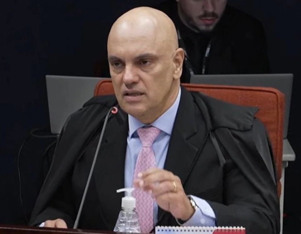 Moraes diz que apoio das Forças Armadas a políticos sempre resultou em golpe