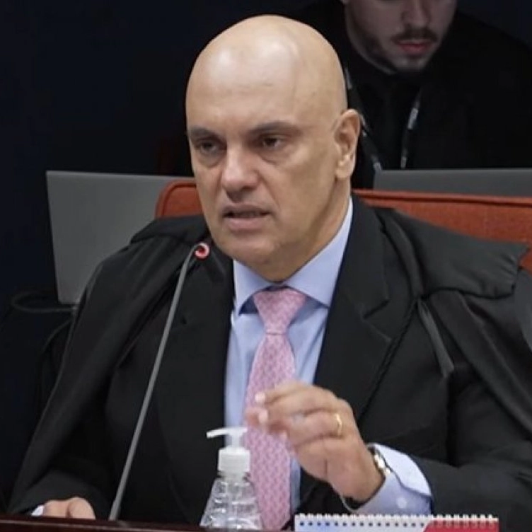 Moraes diz que apoio das Forças Armadas a políticos sempre resultou em golpe