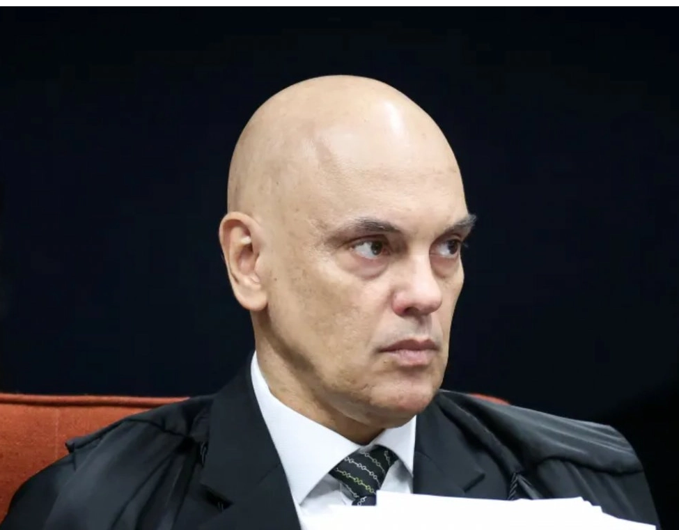 Moraes revoga decisão e mantém advogados de ex-assessor de Bolsonaro