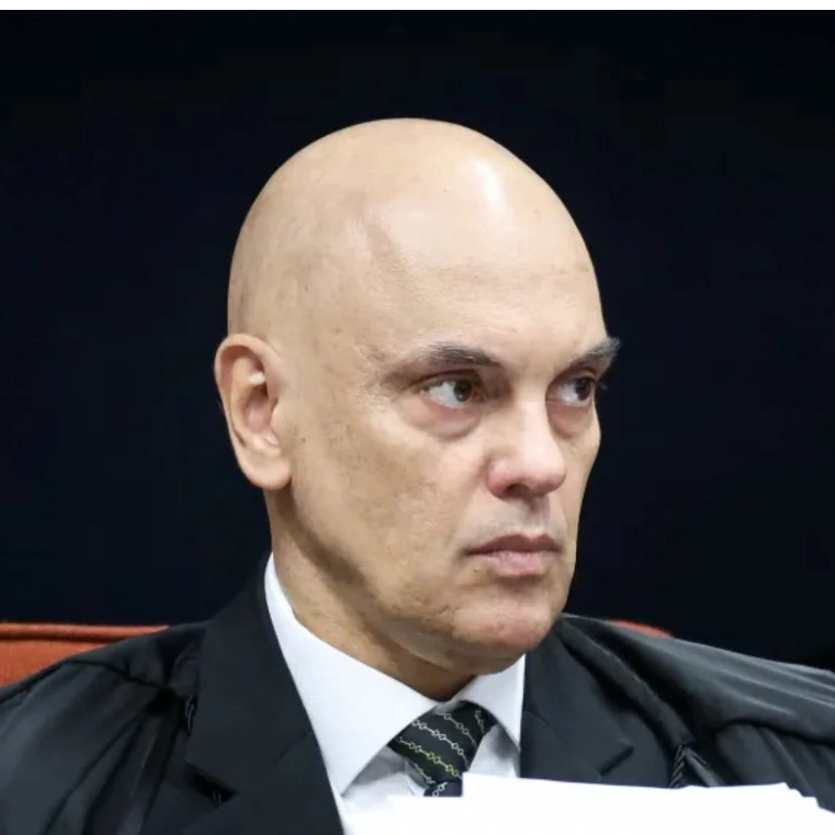 Moraes revoga decisão e mantém advogados de ex-assessor de Bolsonaro