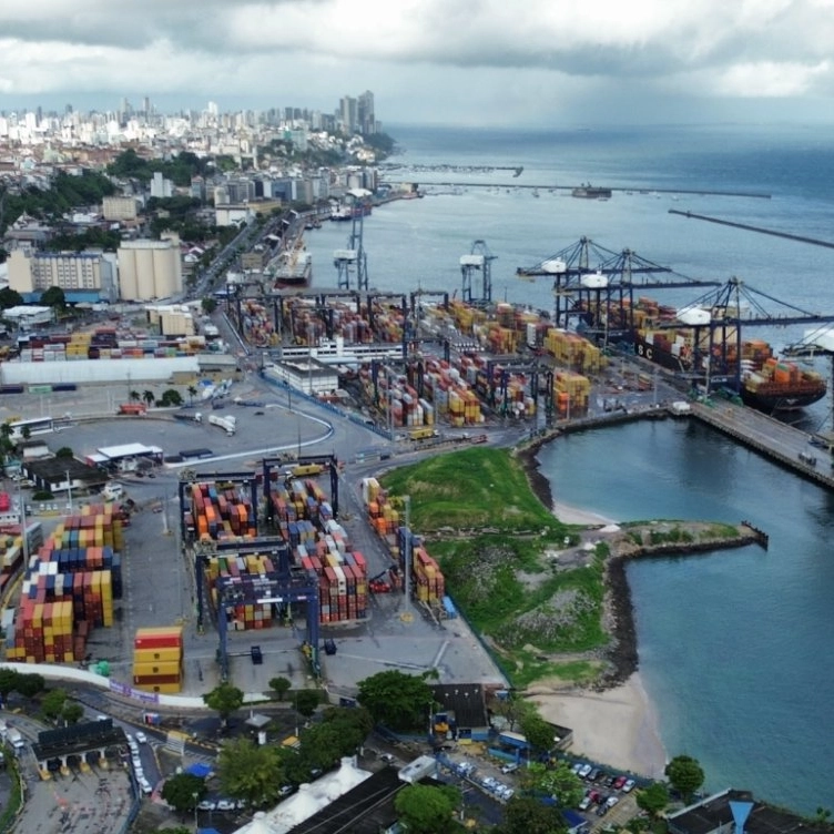 Codeba recebe certificação internacional por uso de energia renovável em operações portuárias