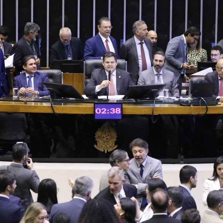 Base de Lula divide votos em pautas fiscais e ambientais no Congresso