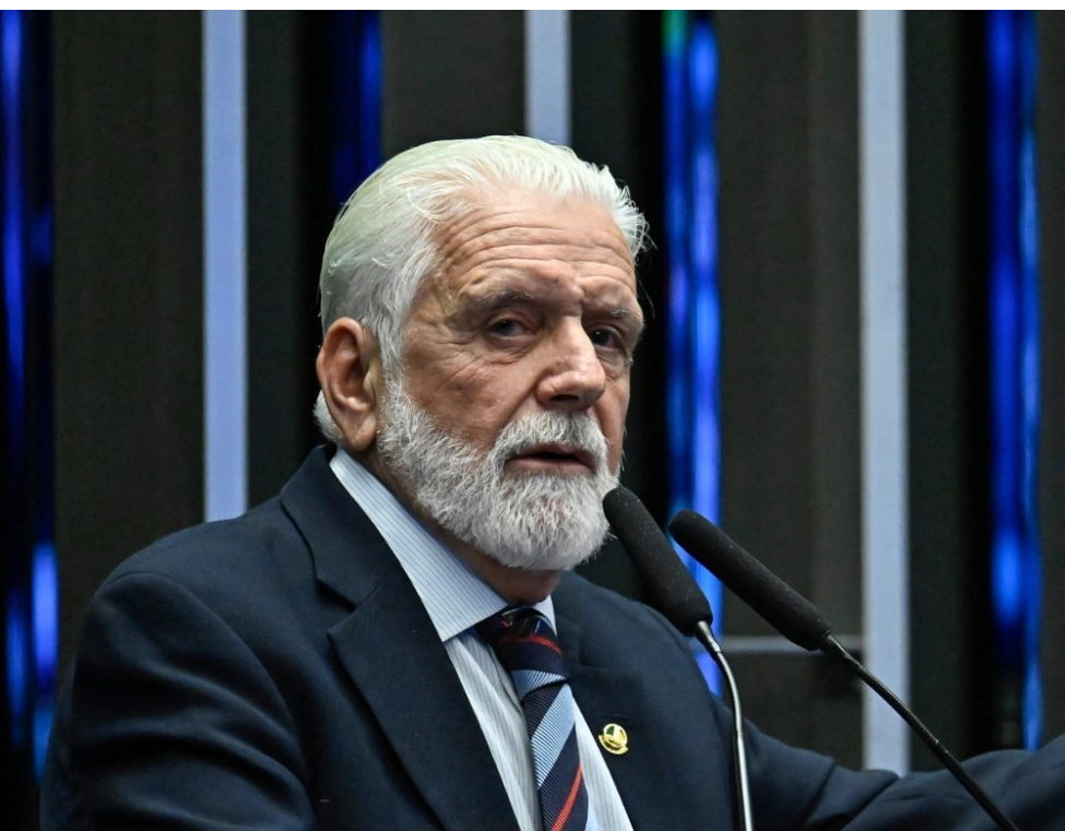 Wagner vê impacto na Bahia com indicação de Flávio Bolsonaro à Presidência