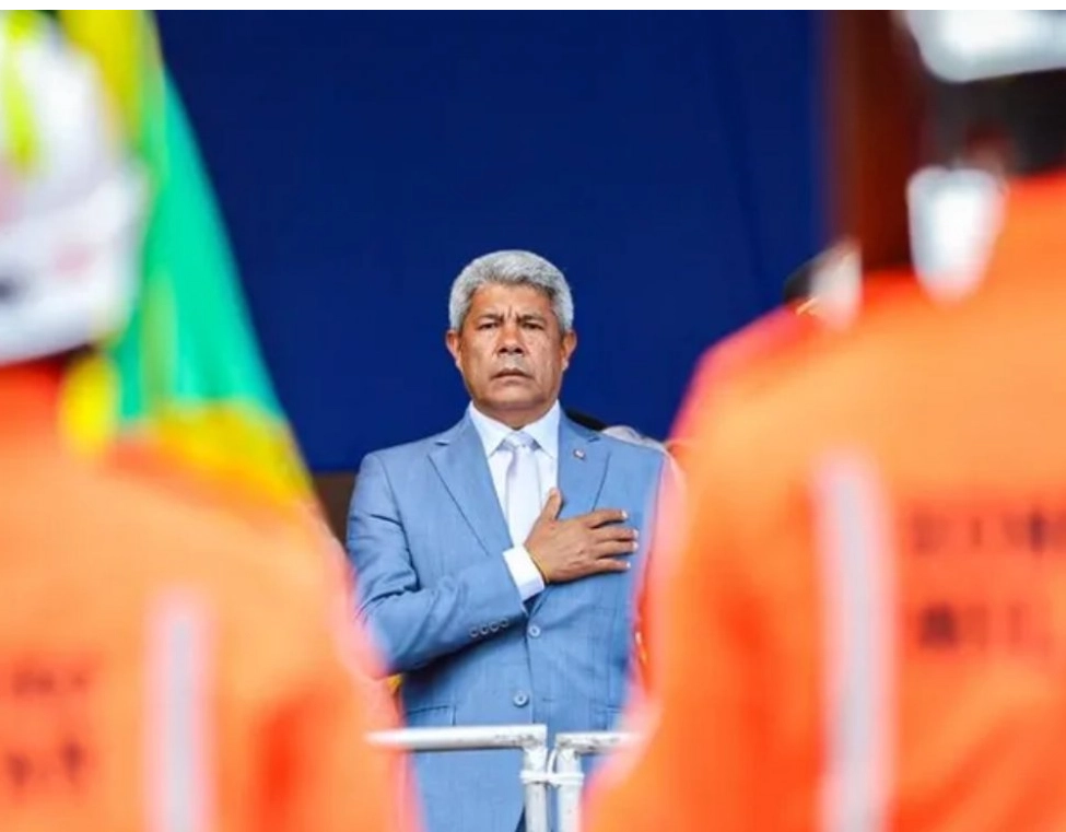 Jerônimo sanciona lei que cria cargos para operações aéreas nos Bombeiros da Bahia