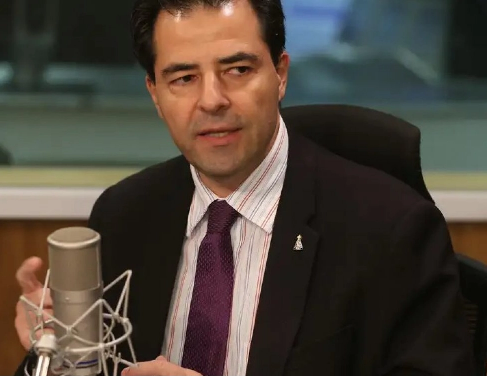 Defesa de Bolsonaro pede inclusão de Adolfo Sachsida em ação no STF