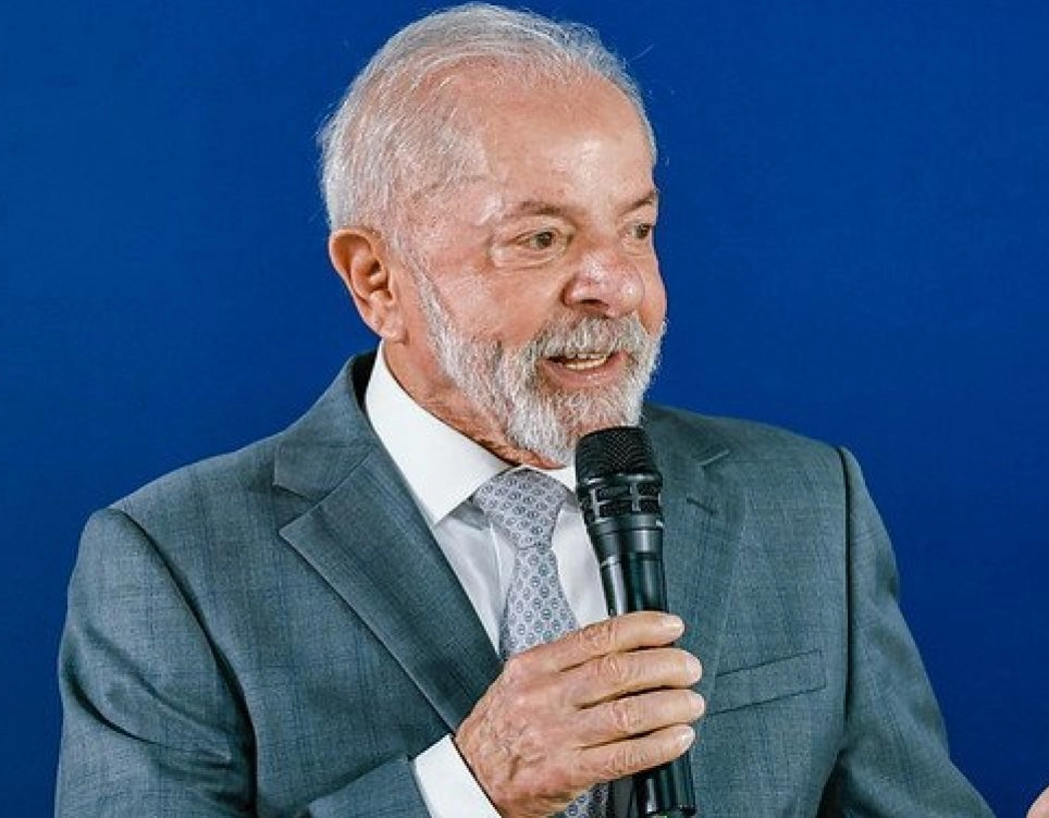 Lula passa por cirurgia de catarata no olho esquerdo nesta sexta-feira