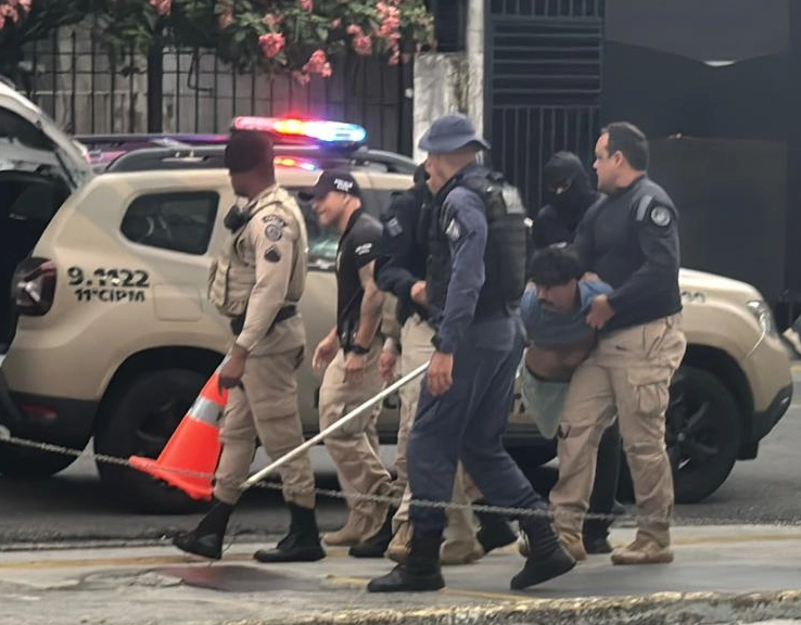 Polícia prende homem em situação de rua que usava cachorros para ameaças, na Graça
