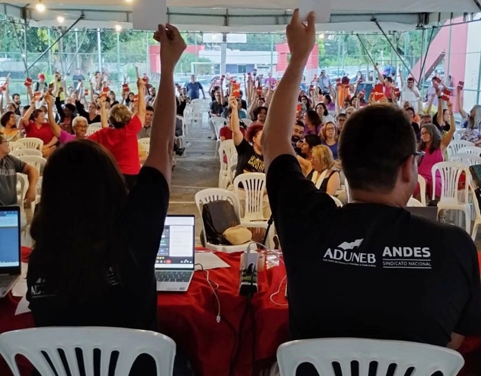 Aulas na Uneb voltam na segunda, após professores encerrarem greve