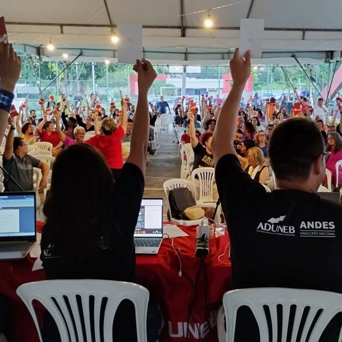 Aulas na Uneb voltam na segunda, após professores encerrarem greve