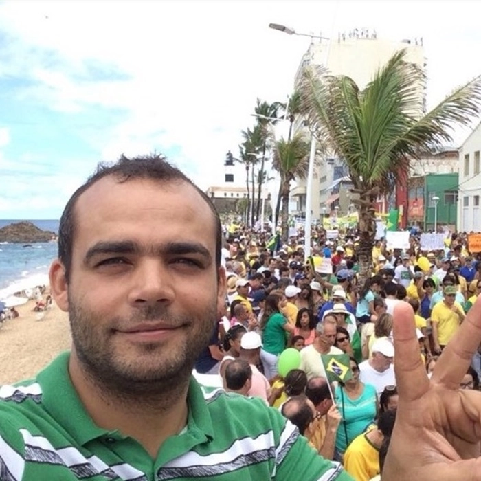 Candidato pelo PT em Lauro de Freitas, Rosalvo participou de manifestação contra Dilma: 'Brasil sem corrupção'