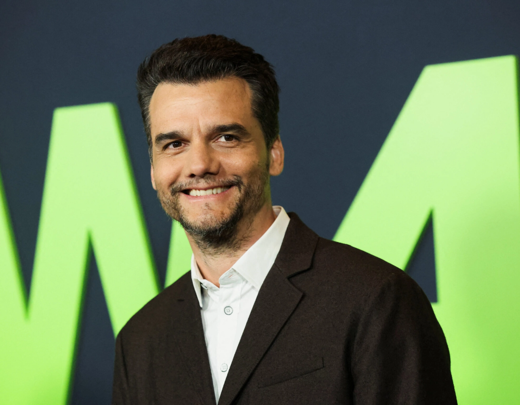 Wagner Moura ensina samba baiano em programa americano; assista