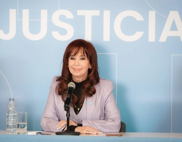 Cristina Kirchner recebe prisão domiciliar e usará tornozeleira eletrônica na Argentina
