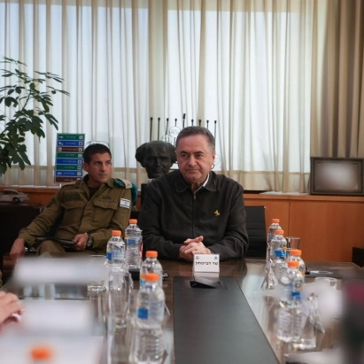 Ministro de Israel ameaça Teerã após ataques com mísseis: 'Vai queimar'