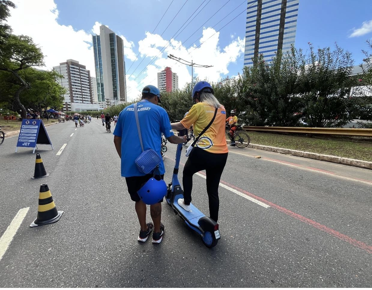 Salvador terá escolas fixas de condução segura para patinetes elétricos aos domingos de junho