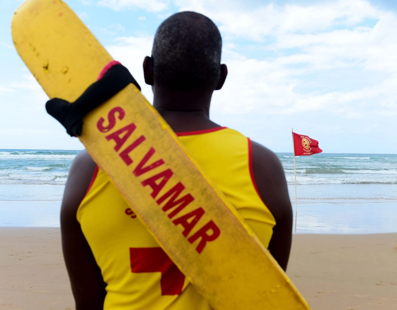 Salvamar orienta evitar banhos de mar durante frente fria em Salvador