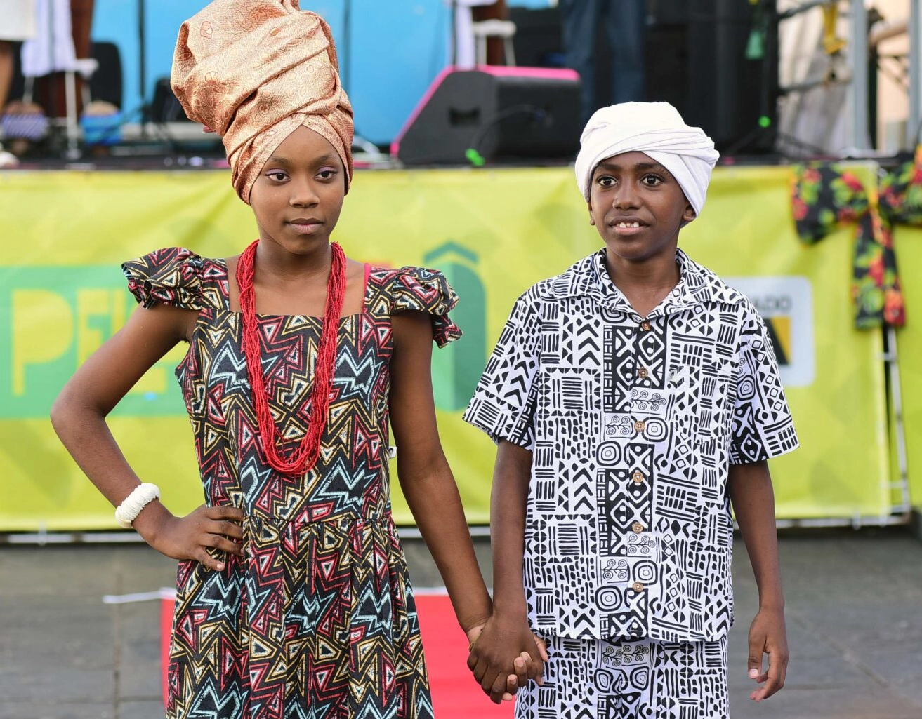 Escola de Salvador realiza o XVII Desfile da Beleza Negra no Pelourinho; saiba mais