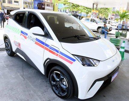 Táxis elétricos começam a circular em Salvador: 'Clientes adorando'