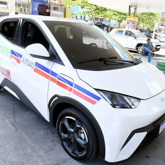 Táxis elétricos começam a circular em Salvador: 'Clientes adorando'