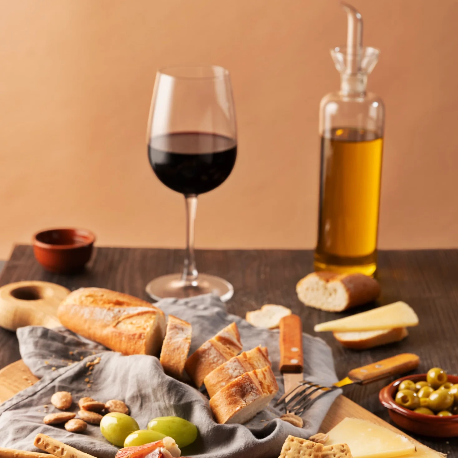 Vinhos em Harmonia – Tábua Perfeita para uma Noite de Vinhos, Queijos, Frios e Antepastos