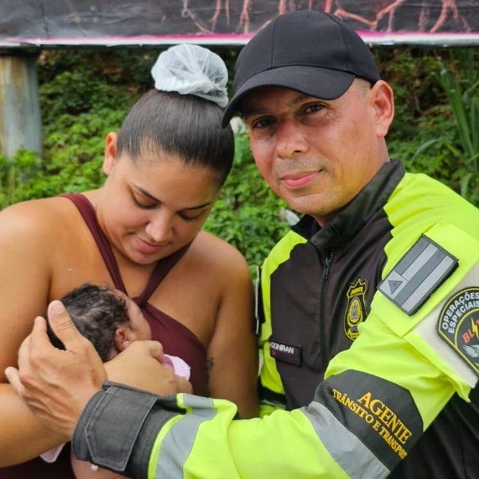 Durante blitz, agente da Transalvador salva bebê que estava engasgada