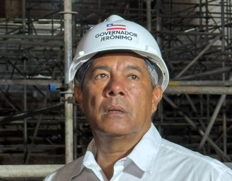 Jerônimo visita obras do TCA, em Salvador; veja fotos do projeto