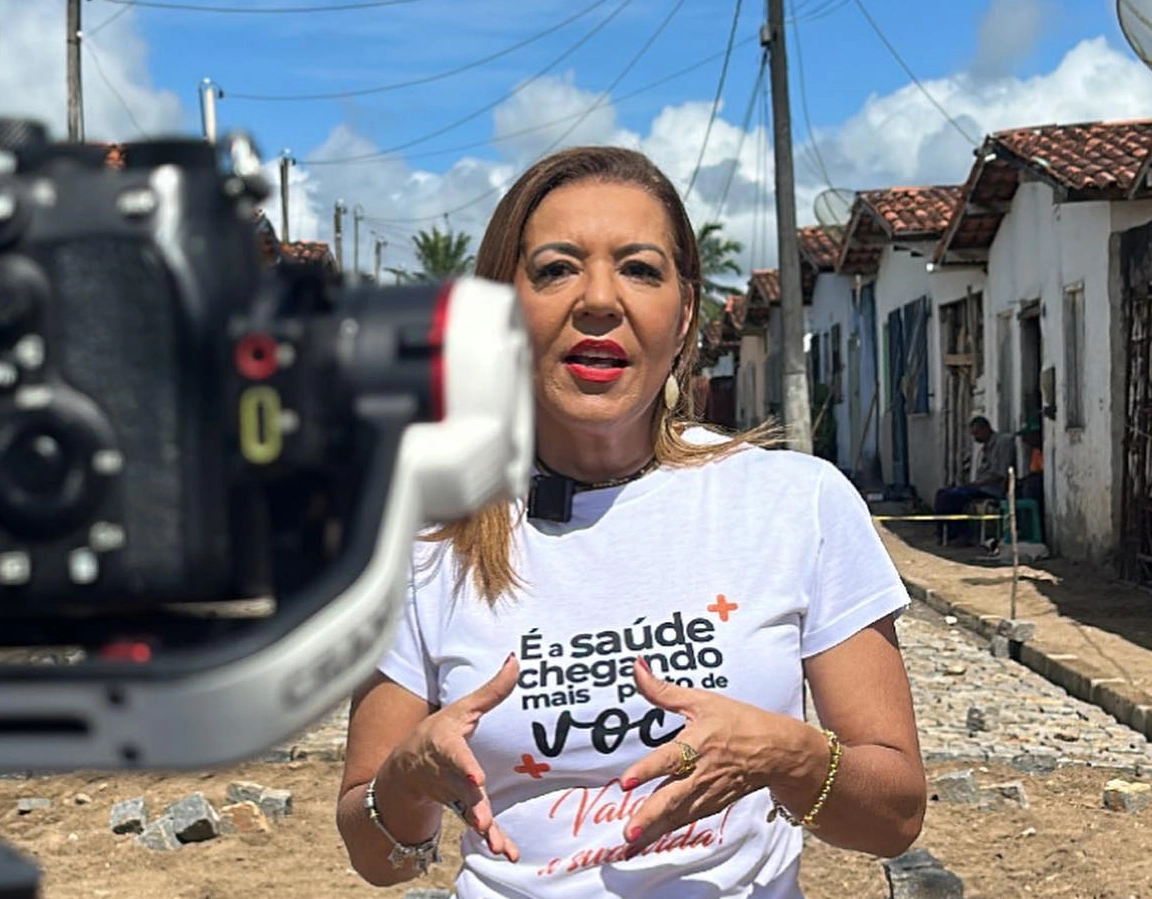Cidade baiana tem dois prefeitos em menos de 24 horas e festa nas ruas; entenda