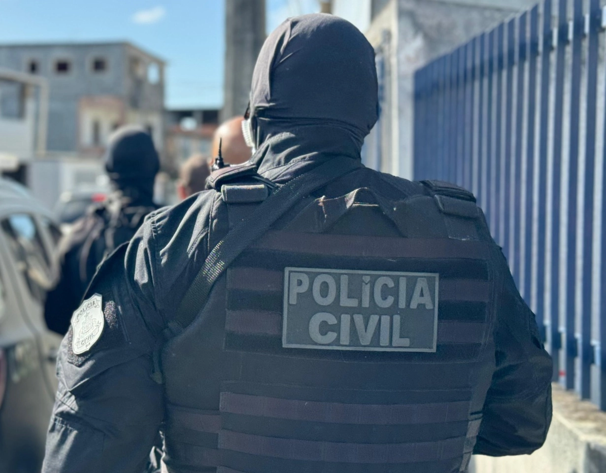 Polícia apreende armas de guerra em 'bunker' na Bahia; veja detalhes