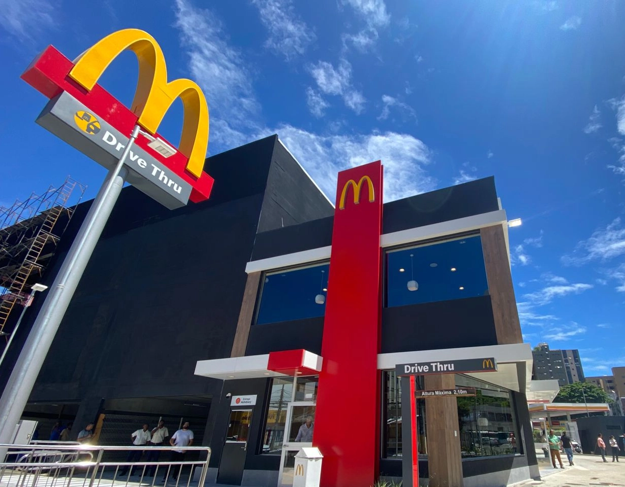 Primeiro McDonald's do Nordeste, restaurante no Rio Vermelho é reinaugurado