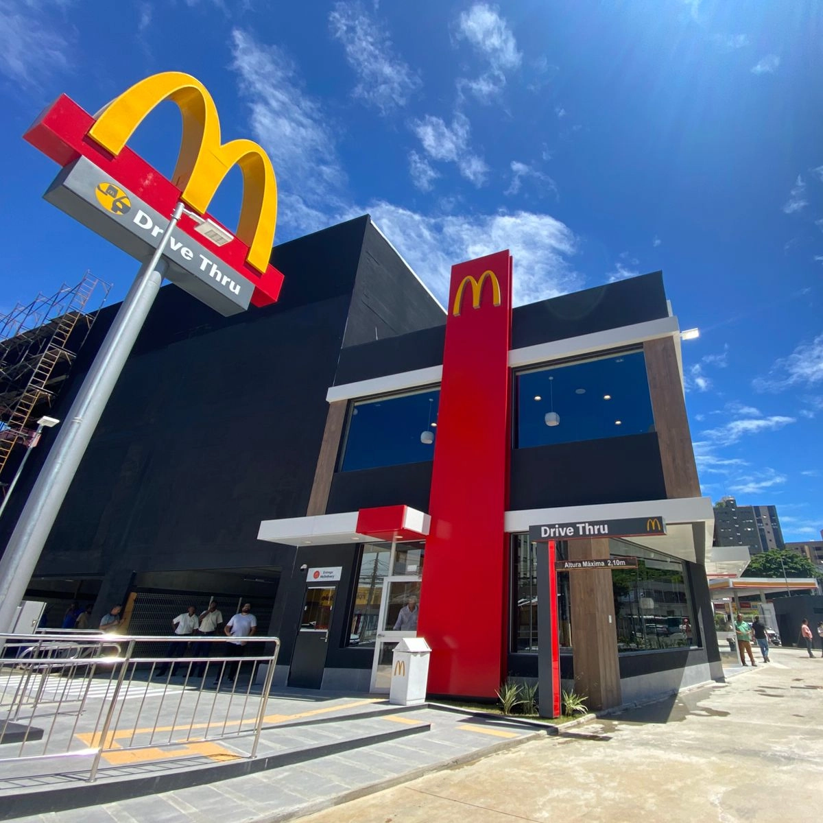 Primeiro McDonald's do Nordeste, restaurante no Rio Vermelho é reinaugurado