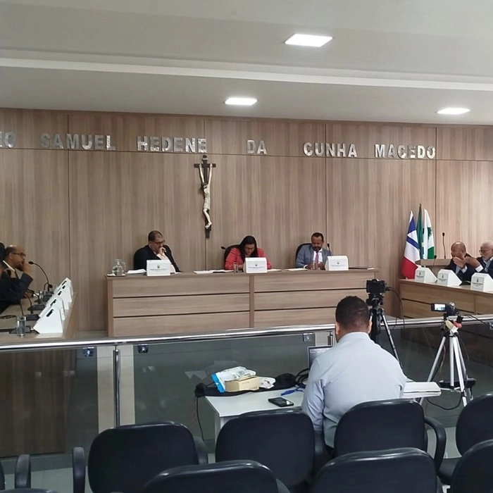 Vereadores e servidores de cidade baiana podem ficar sem salário; entenda