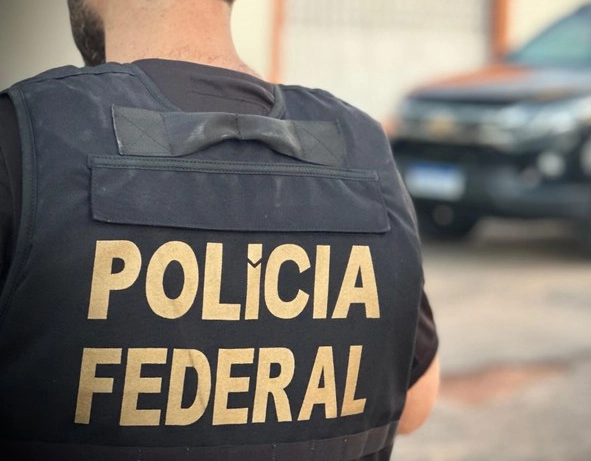 PF visita pelo menos três endereços de luxo em Salvador para cumprir mandados