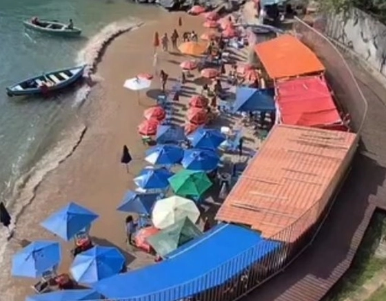 Praia do MAM é tomada por sombreiros: 'Absurdo', diz frequentador