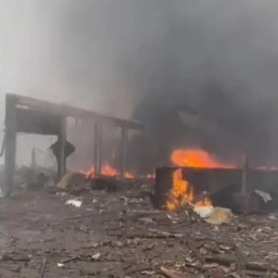 Avião cai em área central de Gramado