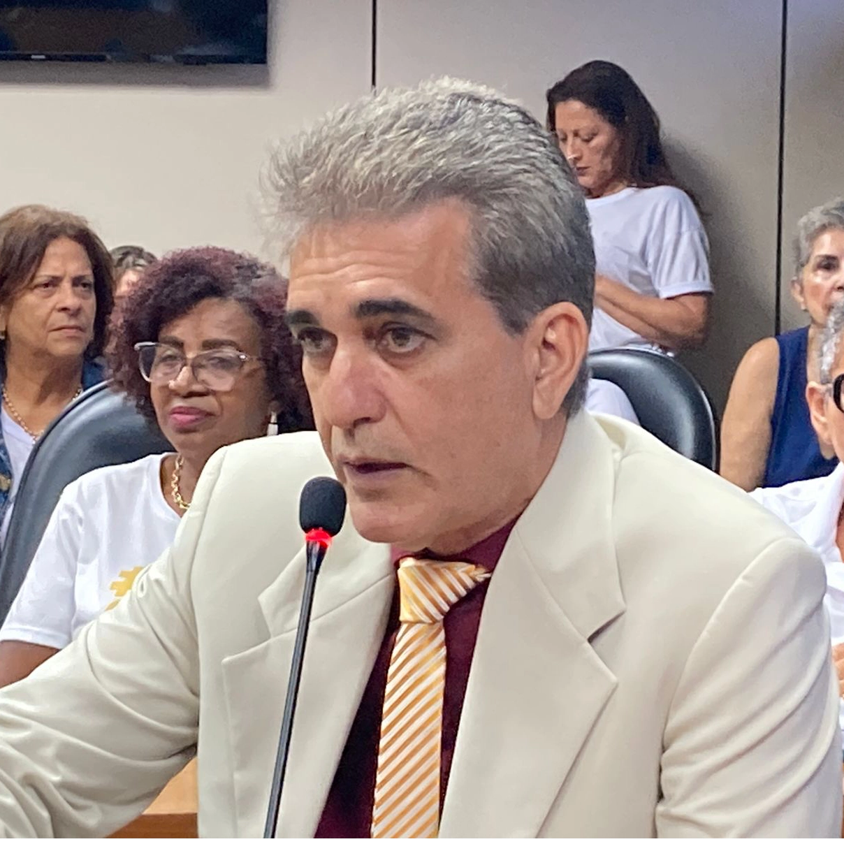 Salvador: Robinson é vitima de ataques bolsonaristas em suas redes sociais; ‘nervosos com nossa posição política’