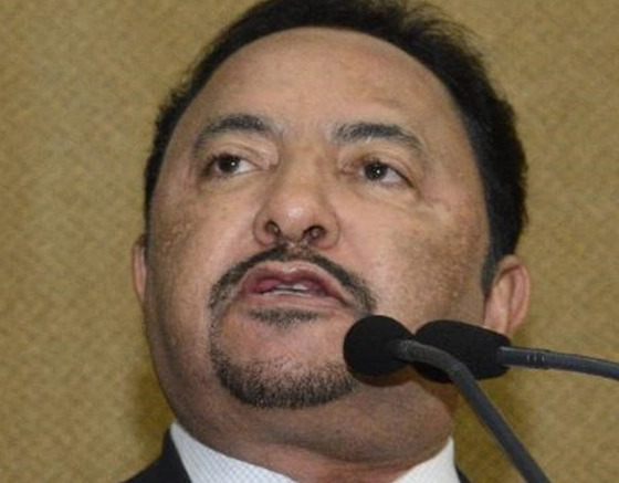 Deputado Roberto Carlos é vaiado durante evento com Jerônimo