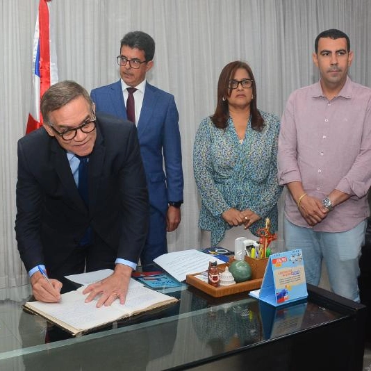 Luciano Ribeiro toma posse como deputado estadual na ALBA