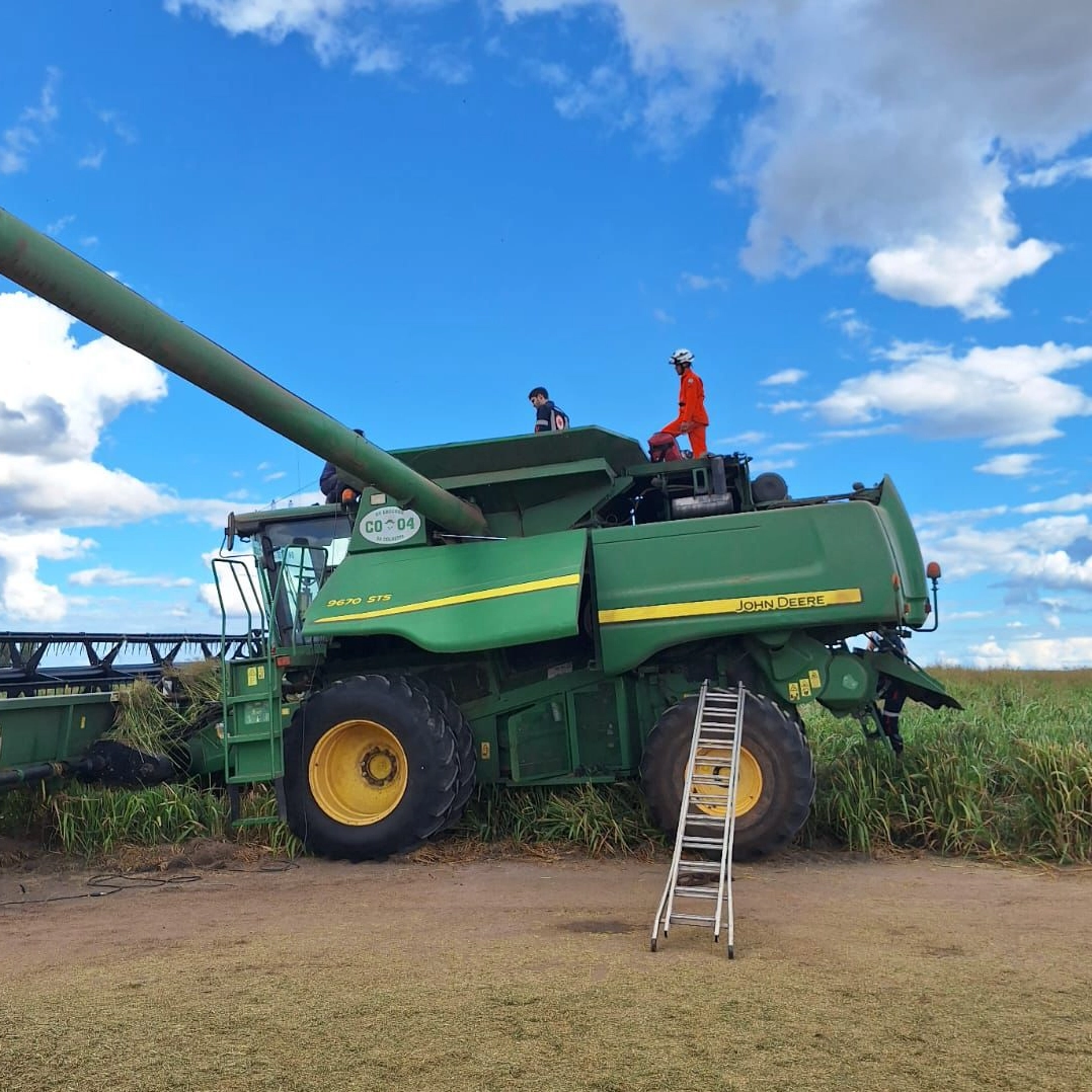 Trabalhador fica preso em máquina agrícola na Bahia