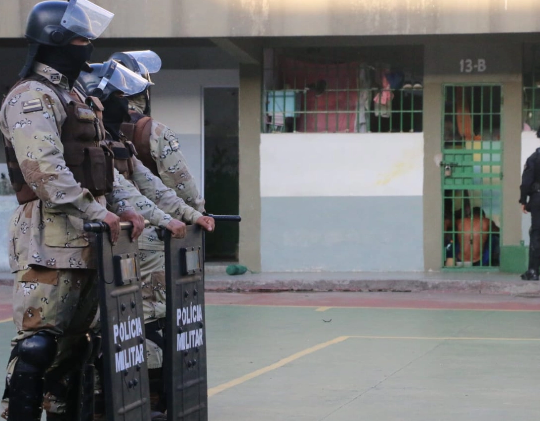 Polícia faz megaoperação em presídios da Bahia após TJ negar ida de traficantes perigosos para outros estados