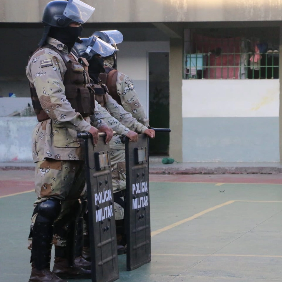 Polícia faz megaoperação em presídios da Bahia após TJ negar ida de traficantes perigosos para outros estados